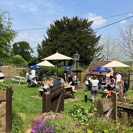 The Falkland Arms Chipping Norton Exteriér fotografie